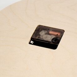 dong ho go phong cach bac au khac logo 483